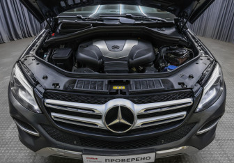 Подержанный автомобиль Mercedes-Benz GLE 2015 года (9 фото)