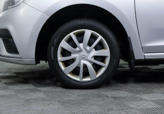 Подержанный автомобиль Renault Logan Sedan 2018 года (7 фото)