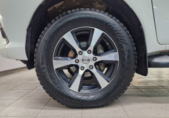 Подержанный автомобиль Toyota Hilux 2017 года (11 фото)