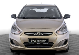Подержанный автомобиль Hyundai Solaris Hatchback 2012 года (2 фото)