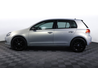 Подержанный автомобиль Volkswagen Golf Hatchback 2011 года (8 фото)