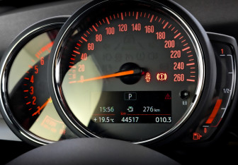 Подержанный автомобиль MINI Hatch 2019 года (13 фото)