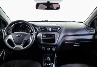 Подержанный автомобиль Kia Rio Sedan 2016 года (7 фото)