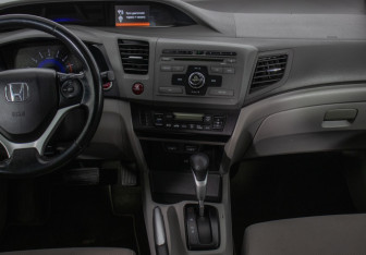 Подержанный автомобиль Honda Civic Sedan 2012 года (13 фото)