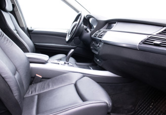 Подержанный автомобиль BMW X5 2011 года (9 фото)