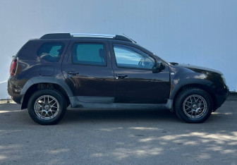 Подержанный автомобиль Renault Duster 2014 года (4 фото)