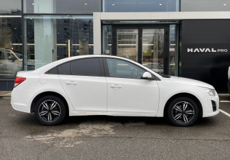 Подержанный автомобиль Chevrolet Cruze Sedan 2014 года (4 фото)