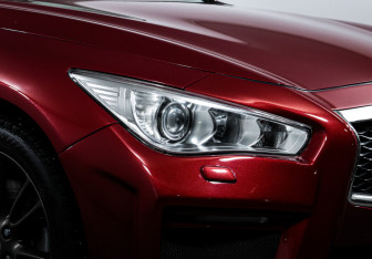 Подержанный автомобиль Infiniti Q50 2015 года (16 фото)