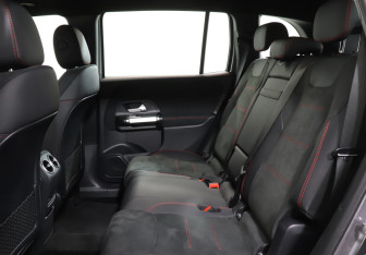 Подержанный автомобиль Mercedes-Benz GLB 2024 года (10 фото)