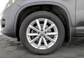 Подержанный автомобиль Volkswagen Tiguan 2016 года (18 фото)