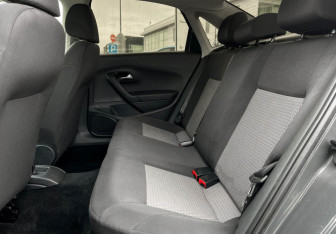 Подержанный автомобиль Volkswagen Polo Sedan 2012 года (10 фото)