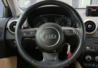 Подержанный автомобиль Audi A1 2010 года (15 фото)