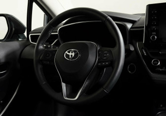 Подержанный автомобиль Toyota Corolla Sedan 2021 года (12 фото)