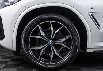 Подержанный автомобиль BMW X3 2021 года (25 фото)