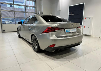 Подержанный автомобиль Lexus IS Sedan 2020 года (7 фото)