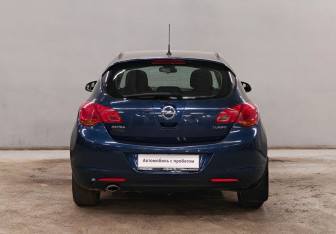 Подержанный автомобиль Opel Astra Hatchback 2011 года (6 фото)