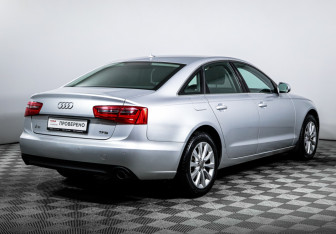 Подержанный автомобиль Audi A6 Sedan 2011 года (5 фото)