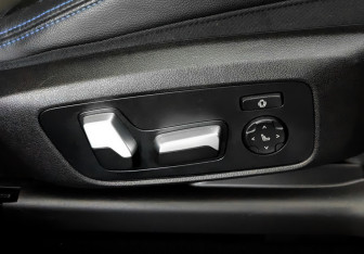 Подержанный автомобиль BMW X4 2021 года (25 фото)