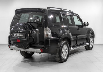 Подержанный автомобиль Mitsubishi Pajero 2011 года (5 фото)