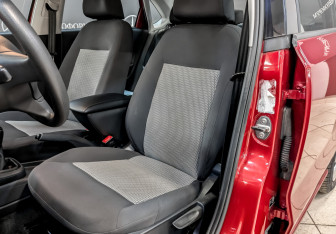 Подержанный автомобиль Volkswagen Polo Sedan 2012 года (20 фото)