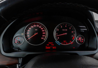 Подержанный автомобиль BMW X5 2014 года (12 фото)