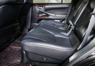 Подержанный автомобиль Lexus LX 2015 года (10 фото)