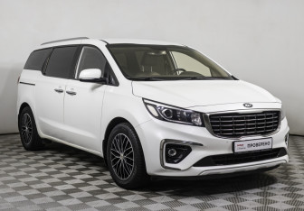 Подержанный автомобиль Kia Carnival 2018 года (3 фото)