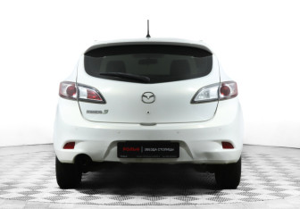 Подержанный автомобиль Mazda 3 Hatchback 2013 года (6 фото)
