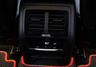 Подержанный автомобиль BMW X4 2020 года (22 фото)