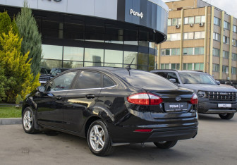 Подержанный автомобиль Ford Fiesta Sedan 2018 года (7 фото)