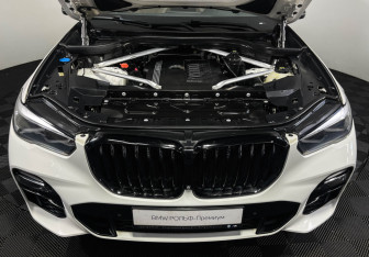 Подержанный автомобиль BMW X5 2019 года (10 фото)