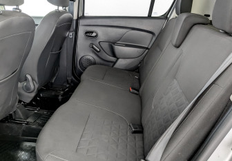 Подержанный автомобиль Renault Sandero 2018 года (12 фото)