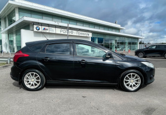 Подержанный автомобиль Ford Focus Hatchback 2013 года (4 фото)