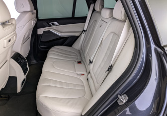 Подержанный автомобиль BMW X5 2021 года (18 фото)