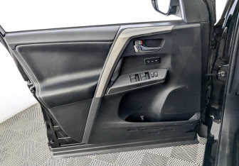 Подержанный автомобиль Toyota RAV4 2019 года (19 фото)
