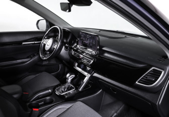 Подержанный автомобиль Kia Seltos 2020 года (11 фото)