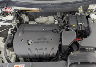 Подержанный автомобиль Mitsubishi Outlander 2019 года (9 фото)