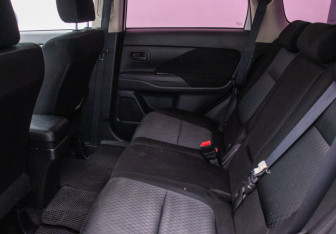 Подержанный автомобиль Mitsubishi Outlander 2014 года (11 фото)
