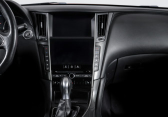 Подержанный автомобиль Infiniti Q50 2015 года (13 фото)