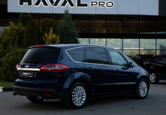 Подержанный автомобиль Ford S-MAX 2011 года (4 фото)