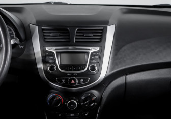 Подержанный автомобиль Hyundai Solaris Hatchback 2013 года (13 фото)