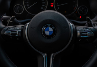Подержанный автомобиль BMW X3 2010 года (14 фото)