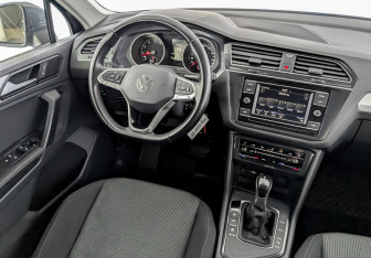 Подержанный автомобиль Volkswagen Tiguan 2021 года (30 фото)
