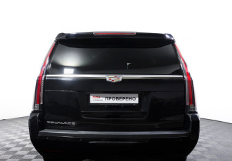 Подержанный автомобиль Cadillac Escalade Suv 2018 года (6 фото)