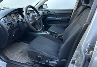 Подержанный автомобиль Mitsubishi Lancer Sedan 2006 года (9 фото)