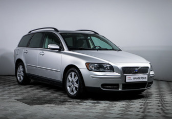 Подержанный автомобиль Volvo V50 2004 года (3 фото)