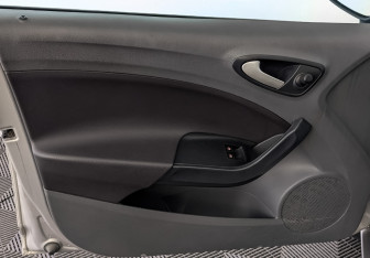 Подержанный автомобиль SEAT Ibiza Wagon 2011 года (19 фото)