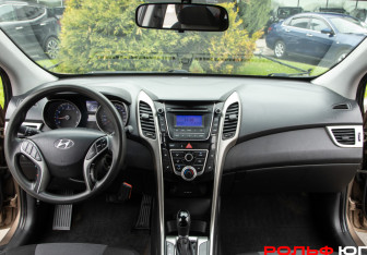 Подержанный автомобиль Hyundai i30 Hatchback 2013 года (10 фото)