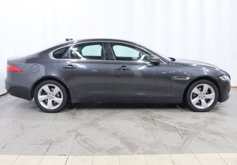 Подержанный автомобиль Jaguar XF Sedan 2019 года (7 фото)