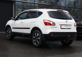 Подержанный автомобиль Nissan Qashqai 2010 года (6 фото)